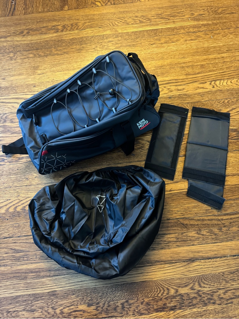 Kemimoto
Motorcycle Tail Bag / Rear Rack Bag Black Motorcycle Tail Bag with Rain